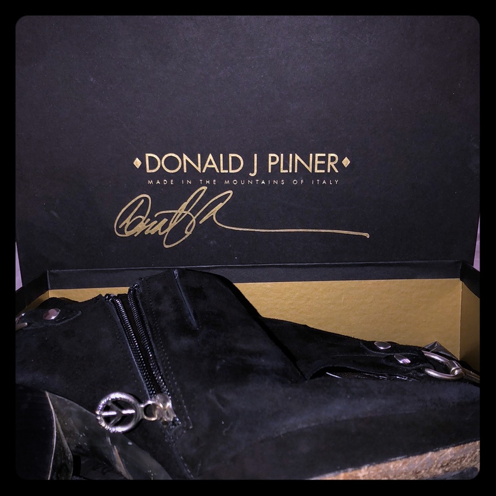 Donald Pliner 7.5 EUC black suede booties